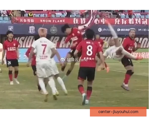 巴尔科拉梅开二度登顶射手榜引关注